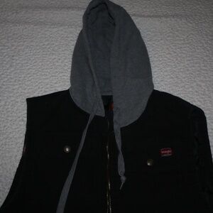 wrangler black denim grunge vest with hoodie and drawstrings. mens size Large